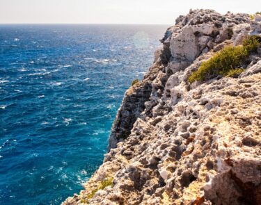 cayman brac rocky cliff water 1060x834 min